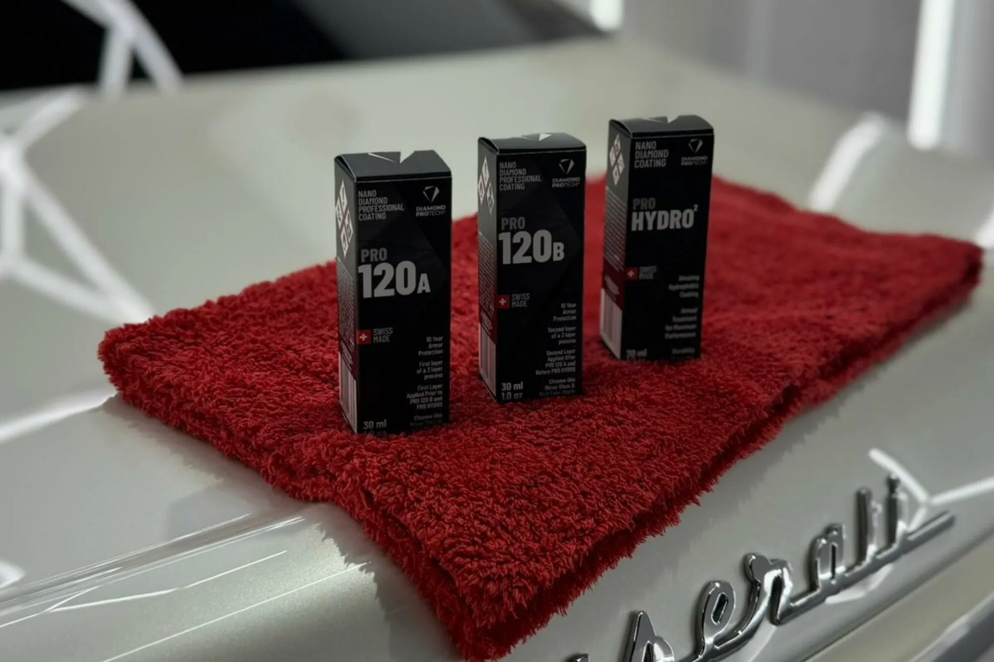 Keramički premazi Diamond ProTech s jamstvom, pripremljeni na haubi vozila