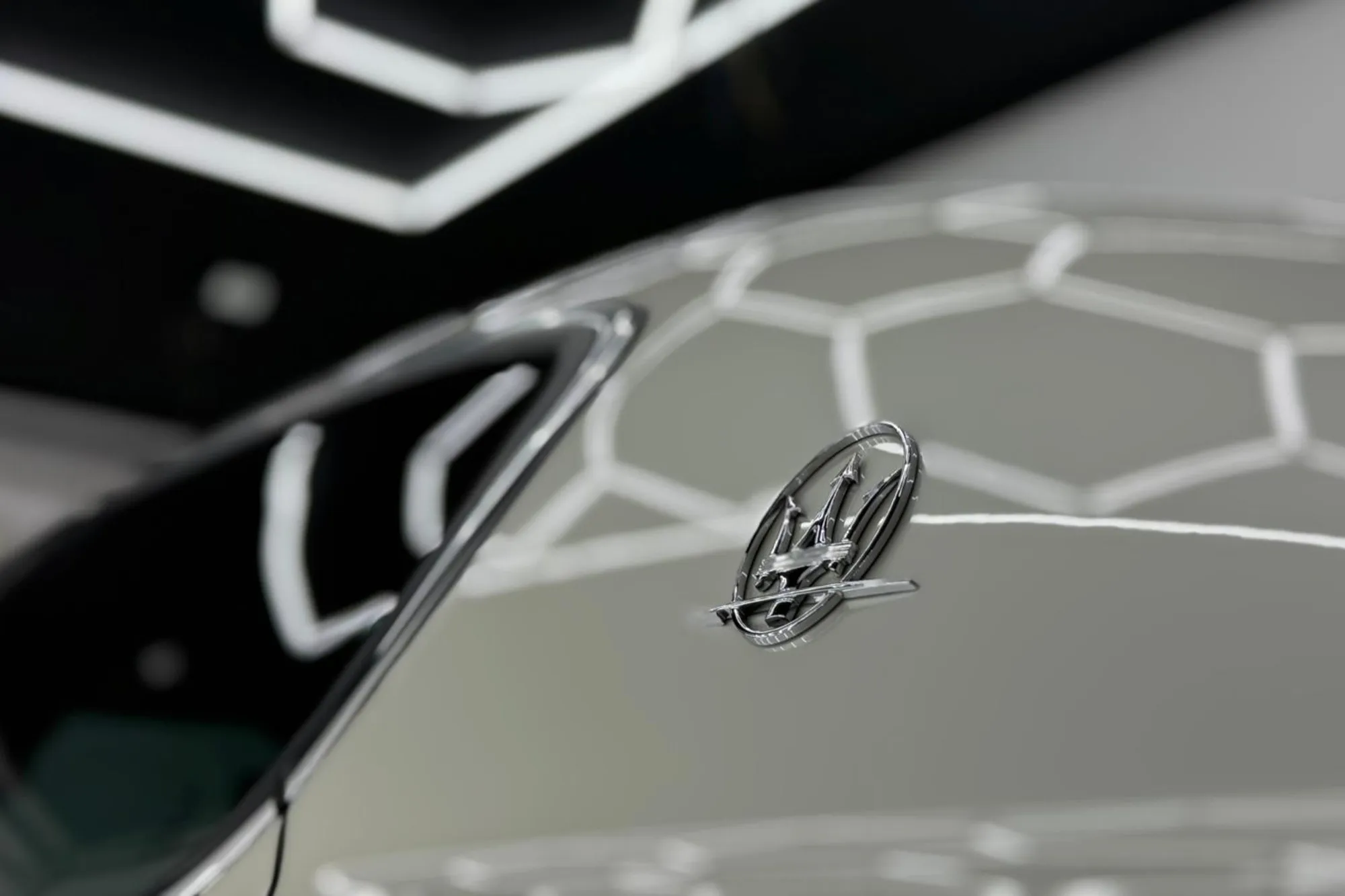 Detalj laka nakon višeslojne korekcije u detailing studiju