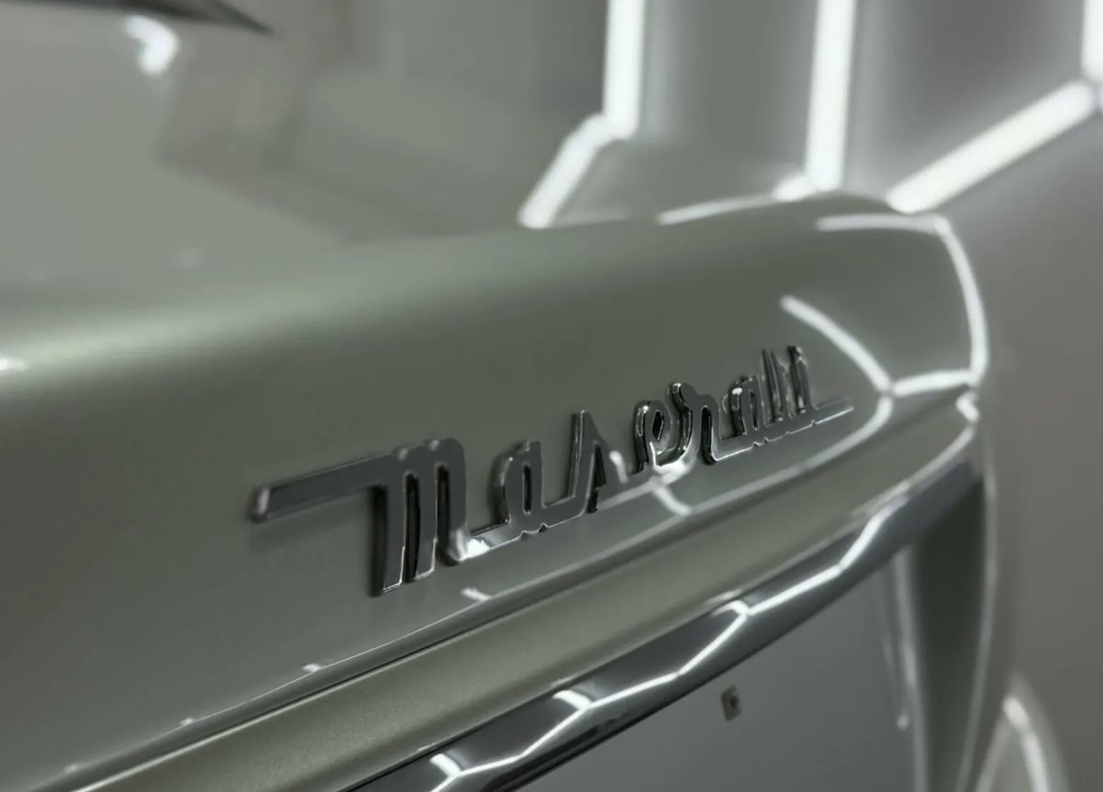 Detalj laka Maseratija nakon nanošenja keramičkog premaza